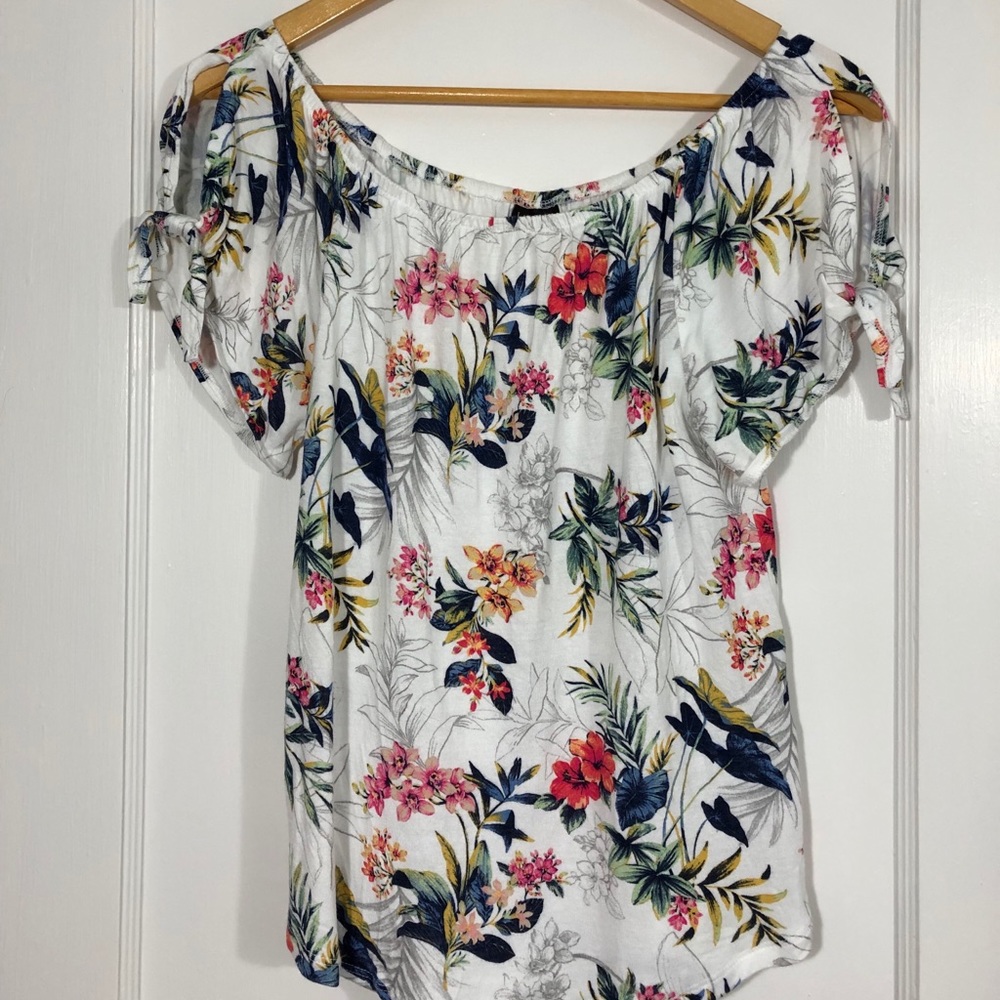 Beautiful trendy floral LASCANA by VENUS top
